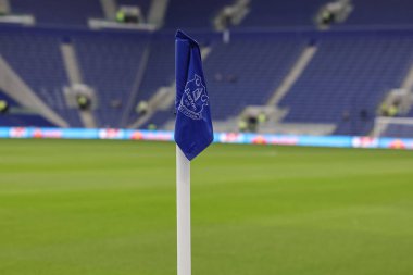 Everton köşe bayrağı, Everton ile A.S. Roma 'nın 9 Ağustos 2025' te Liverpool 'daki Hill Dickinson Stadyumu' nda oynanan sezon öncesi dostluk maçı sırasında çekildi.