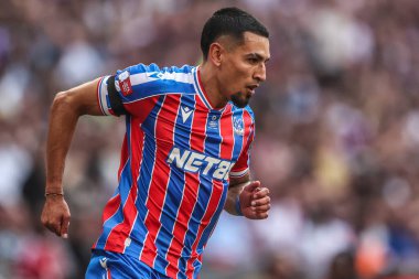 Kristal Saray 'dan Joel Ward, 10 Ağustos 2025' te Londra 'daki Wembley Stadyumu' nda oynanan FA Community Shield maçı sırasında harekete geçti.