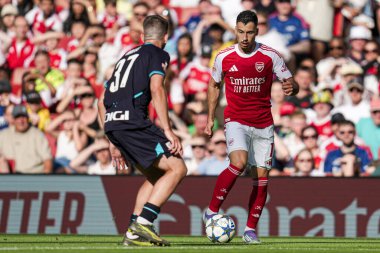 Arsenal 'den Gabriel Martinelli, 9 Ağustos 2025' te Birleşik Krallık 'ın Emirates Stadyumu' nda oynanan Arsenal - Athletic Bilbao maçında topa vuruyor.