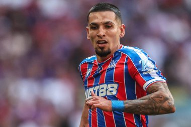 Kristal Saray 'dan Joel Ward, 10 Ağustos 2025' te Londra 'daki Wembley Stadyumu' nda oynanan FA Community Shield maçı sırasında harekete geçti.