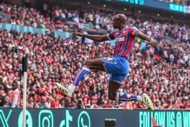 Kristal Saray 'dan Jean-Philippe Mateta, 10 Ağustos 2025' te Londra 'daki Wembley Stadyumu' nda oynanan FA Community Shield maçı sırasında 1-1 kazanma hedefini kutluyor.