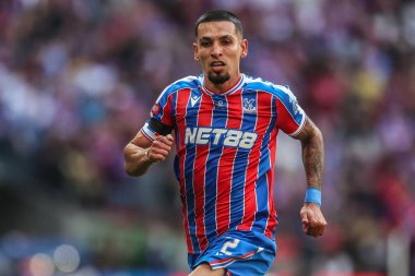 Kristal Saray 'dan Joel Ward, 10 Ağustos 2025' te Londra 'daki Wembley Stadyumu' nda oynanan FA Community Shield maçı sırasında harekete geçti.