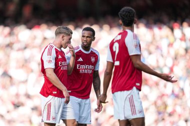 Arsenal 'den Viktor Gyokeres ve Arsenal' den Gabriel, 9 Ağustos 2025 tarihinde Emirates Stadyumu 'nda oynanan Arsenal - Athletic Bilbao maçında