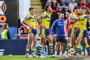Warrington Wolves takımından Josh Thewlis, 8 Ağustos 2025 'te Warrington, İngiltere' de oynanan 21. Warrington Wolves vs Wigan Warriors maçında denemesini kutluyor.