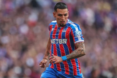 Kristal Saray 'dan Joel Ward, 10 Ağustos 2025' te Londra 'daki Wembley Stadyumu' nda oynanan FA Community Shield maçı sırasında harekete geçti.