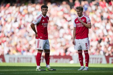 Arsenal 'den Martin degaard ve Arsenal' den Martin Zubimendi, 9 Ağustos 2025 'te Emirates Stadyumu' nda Arsenal 'in Athletic Bilbao' ya karşı oynadığı sezon öncesi dostluk maçı sırasında