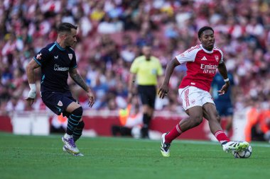 Arsenal 'den Myles Lewis-Skelly, 9 Ağustos 2025' te Emirates Stadyumu 'nda Arsenal' in Athletic Bilbao 'ya karşı oynadığı sezon öncesi dostluk maçı sırasında