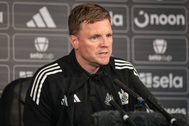 Newcastle United 'ın teknik direktörü Eddie Howe, 8 Ağustos 2025' te İngiltere, Newcastle 'daki St. James' s Park 'ta sezon öncesi dost canlısı Newcastle United ile Espanyol arasındaki maç sonrası basın toplantısında bir konuşma yaptı.