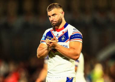 Wakefield Trinity 'den Mike McMeeken, ABD' nin Wakefield Stadyumu 'nda oynanan 21. Betfred Süper Ligi karşılaşmasında taraftarları tam zamanlı olarak alkışlıyor.