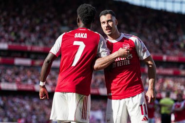 Arsenal 'den Bukayo Saka ve Gabriel Martinelli, 9 Ağustos 2025' te Emirates Stadyumu 'nda oynanan sezon öncesi dostluk maçı sırasında Arsenal, Athletic Bilbao' ya karşı.