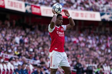 Arsenal 'den Jurrien Timber, 9 Ağustos 2025' te Emirates Stadyumu 'nda Arsenal ile Athletic Bilbao arasında oynanan sezon öncesi dostluk maçı sırasında