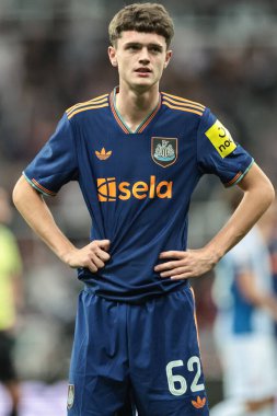 Newcastle 'dan Sean Neave, Newcastle, 8 Ağustos 2025' te St. James 's Park, Newcastle' da oynanan Newcastle United-Espanyol maçında berabere kalmadı.