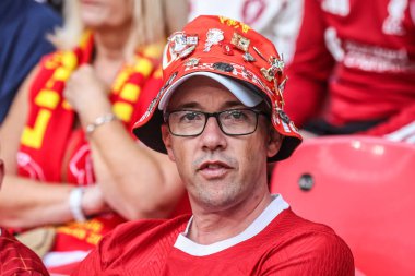 Liverpool taraftarları, 10 Ağustos 2025 'te İngiltere, Londra' daki Wembley Stadyumu 'nda oynanan FA Community Shield maçı sırasında geldiler.
