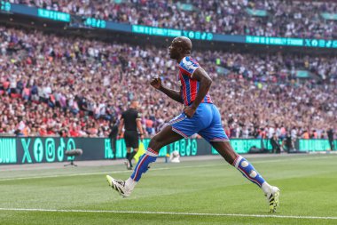 Kristal Saray 'dan Jean-Philippe Mateta, 10 Ağustos 2025' te Londra 'daki Wembley Stadyumu' nda oynanan FA Community Shield maçı sırasında 1-1 kazanma hedefini kutluyor.