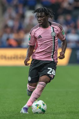 Leicester City 'den Jeremy Monga, 13 Ağustos 2025' te İngiltere 'nin Accu Stadyumu' nda oynanan Huddersfield Town - Leicester City maçında topu aldı.