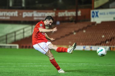 Barnsley 'li Neil Farrugia, 13 Ağustos 2025' te İngiltere 'nin Oakwell kentinde oynanan Carabao Kupası Barnsley ile Fleetwood Town maçında penaltısını kaydetti.