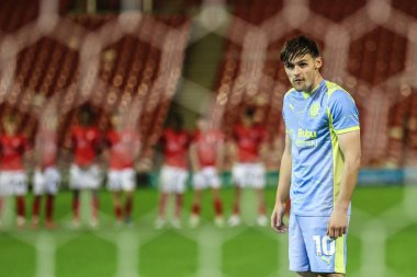 Fleetwood Town 'dan Mark Helm, 13 Ağustos 2025' te Oakwell, Barnsley 'de oynanan Carabao Kupası maçında penaltısını almaya hazırlanıyor.