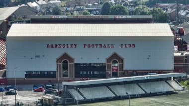 Oakwell 'in 13 Ağustos 2025' te Oakwell, Barnsley, İngiltere 'de oynanan Carabao Kupası maçının önündeki hava görüntüsü.