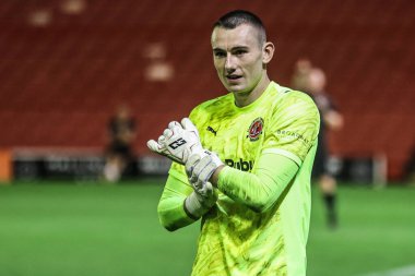 Fleetwood Town 'dan David Harrington, 13 Ağustos 2025' te Oakwell, Barnsley 'de oynanan Carabao Kupası maçında penaltıya hazırlanıyor.