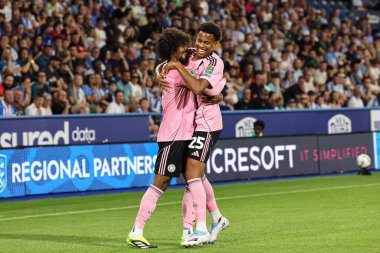 Leicester City 'den Hamza Chaudhary, 13 Ağustos 2025' te Accu Stadyumu 'nda oynanan Carabao Kupası maçında 0-1 kazanma hedefini kutluyor.