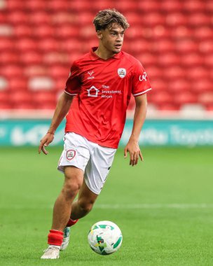 Barnsley 'li Caylan Vickers Carabao Kupası maçında Barnsley, Fleetwood Town' a karşı Oakwell, Barnsley, Birleşik Krallık, 13 Ağustos 2025