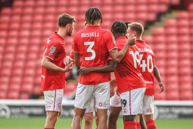 Barnsley 'den Jon Russell, 13 Ağustos 2025' te Oakwell, Barnsley, İngiltere 'de oynanan Carabao Kupası Barnsley ile Fleetwood Town maçında 1-0 kazanma golünü kutluyor.