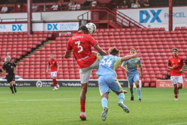 Barnsley 'den Jon Russell, 13 Ağustos 2025' te İngiltere 'nin Oakwell kentinde oynanan Barnsley-Fleetwood maçında 1-0 berabere kaldı.