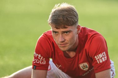 Barnsley 'den Luca Connell 13 Ağustos 2025' te İngiltere 'nin Oakwell kentinde oynanan Carabao Kupası maçında ısınma turunda Barnsley ile Fleetwood Town karşı karşıya geldi.