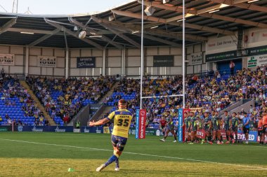 Warrington Wolves takımından Marc Sneyd, 14 Ağustos 2025 'te Halliwell Jones Stadyumu, Warrington, İngiltere' de oynanan 22.