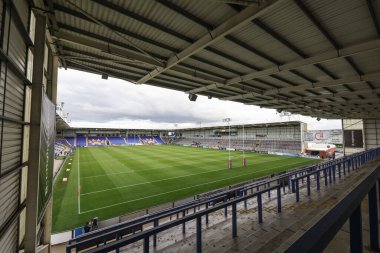 Halliwell Jones Stadyumu 'nun 22. Betfred Süper Lig karşılaşması sırasında Halliwell Jones Stadyumu, Warrington, Birleşik Krallık' ta oynanan Warrington Wolves - Catalans Dragons maçının genel görüntüsü.