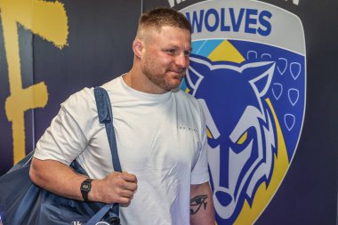 Warrington Wolves takımından Luke Yates, 22. Warrington Wolves ile Catalans Dragons maçında 14 Ağustos 2025 'te Warrington, Warrington' daki Halliwell Jones Stadyumu 'na geldi.