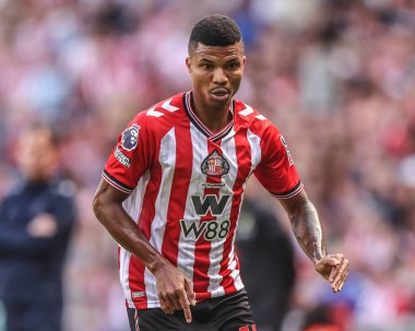 Sunderland 'dan Reinildo Mandava Premier Lig karşılaşmasında Sunderland, West Ham United' a karşı Stadyum of Light, Sunderland, Birleşik Krallık, 16 Ağustos 2025
