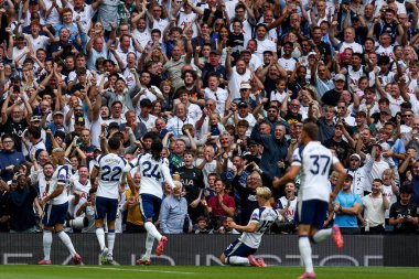 Tottenham Hotspur takımından Richarlison, 16 Ağustos 2025 'te Tottenham Hotspur Stadyumu' nda oynanan Premier League maçında 1-0 'lık galibiyet golünü kutluyor.