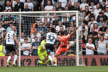 Coventry City 'den Bobby Thomas, İngiltere' nin Pride Park Stadyumu 'nda oynanan Derby County - Coventry City maçında 1-0 berabere kaldı.