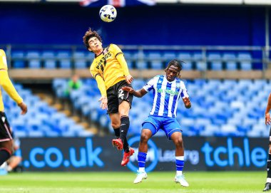 Stoke City 'den Tatsuki Seko, 16 Ağustos 2025' te İngiltere 'nin Sheffield kentinde Çarşamba günü Stoke City' ye karşı oynanan Gökyüzü İddia Şampiyonası maçında yüksek topu kazanmak için sıçradı.