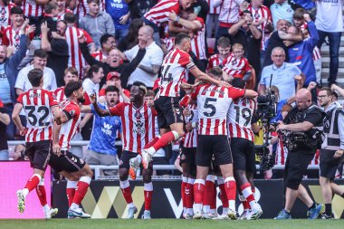 Sunderland 'lı Eliezer Mayenda, 16 Ağustos 2025' te Sunderland-West Ham United Stadyumu 'nda oynanan Premier League maçında 1-0' lık galibiyet golünü kutluyor.