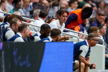 Tottenham Hotspur 'dan Thomas Frank, Premier Lig karşılaşmasında Tottenham Hotspur' a karşı Tottenham Hotspur Stadyumu, Londra, 16 Ağustos 2025