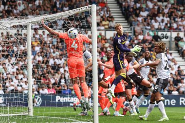 Derby İlçesi 'nden Callum Elder, 16 Ağustos 2025' te İngiltere 'nin Derby Park Stadyumu' nda oynanan Sky Bet Şampiyonası maçında 1-1 berabere kaldı.