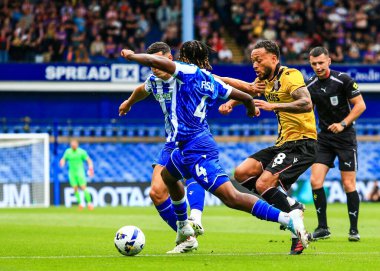 Stoke City 'den Lewis Baker, Sheffield' li Sean Fusire 'a Çarşamba günü Sheffield Çarşamba günü Stoke City' ye karşı oynanan maçta baskı yapıyor.