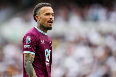 Burnley 'den Quilindschy Hartman, Premier Lig maçında Tottenham Hotspur' a karşı Tottenham Hotspur Stadyumu, Londra, İngiltere, 16 Ağustos 2025