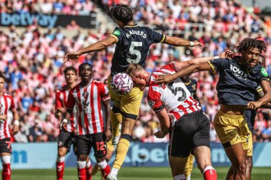 Sunderland 'dan Daniel Ballard, İngiltere' nin Sunderland şehrinde 16 Ağustos 2025 'te oynanan Premier League karşılaşmasında West Ham United' a karşı oynadığı maçta kalenin önünde ilerliyor.