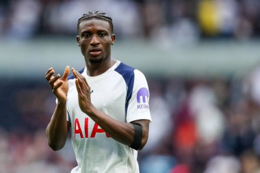 Tottenham Hotspur 'dan Mohammed Kudus, Premier League maçının ardından Tottenham Hotspur' un Tottenham Hotspur Stadyumu, Londra, İngiltere 'de 16 Ağustos 2025' te oynadığı maçın ardından takımların galibiyetini kabul ediyor.