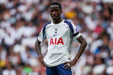 Tottenham Hotspur 'dan Pape Matar Sarr, Premier Lig karşılaşmasında Tottenham Hotspur' a karşı Tottenham Hotspur Stadyumu, Londra, İngiltere, 16 Ağustos 2025