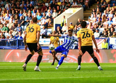 Sheffield Wednesday takımının oyuncusu Charlie McNeill, İngiltere 'nin başkenti Hillsborough' da oynanan Sheffield Wednesday-Stoke City maçında gol atma şansı yakaladı.