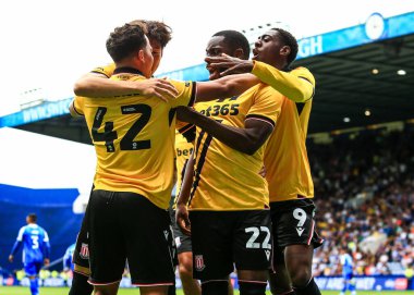 Stoke City 'den Milyon Manhoef, 16 Ağustos 2025' te İngiltere 'nin Sheffield kentinde Çarşamba günü Stoke City' ye karşı oynanan Gökyüzü İddia Şampiyonası maçında 0-1 kazanma hedefini kutluyor.