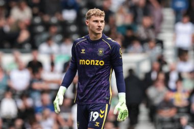 Coventry City 'den Carl Rushworth Sky Bet Şampiyonası maçında Derby County, Coventry City' ye karşı Pride Park Stadyumu, Derby, İngiltere, 16 Ağustos 2025