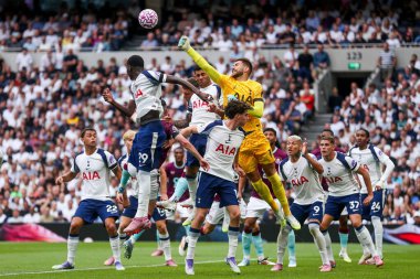 Tottenham Hotspur 'dan Guglielmo Vicario Premier Lig karşılaşmasında Tottenham Hotspur' a karşı Tottenham Hotspur Stadyumu, Londra, İngiltere, 16 Ağustos 2025 'te bir kurtarış yaptı.
