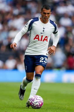 Tottenham Hotspur takımından Pedro Porro, Premier League maçında Tottenham Hotspur 'a karşı Tottenham Hotspur Stadyumu, Londra, İngiltere, 16 Ağustos 2025