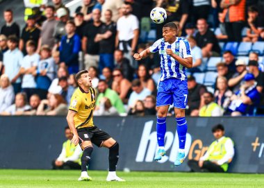 Sheffield 'li Yan Valery Çarşamba günü Sheffield Çarşamba günü İngiltere' nin Sheffield kentinde Stoke City 'ye karşı oynanan Gökyüzü İddia Şampiyonası maçında yüksek topu kazanmak için atlıyor.