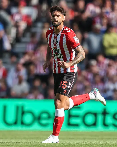 Sunderland 'dan Omar Alderete Premier League maçı sırasında Sunderland - West Ham United Stadyumu, Sunderland, İngiltere, 16 Ağustos 2025